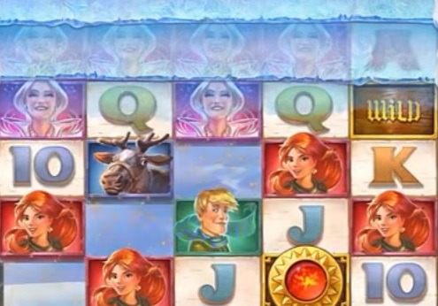 Screenshot of Crystal Queen Online Slot Machine